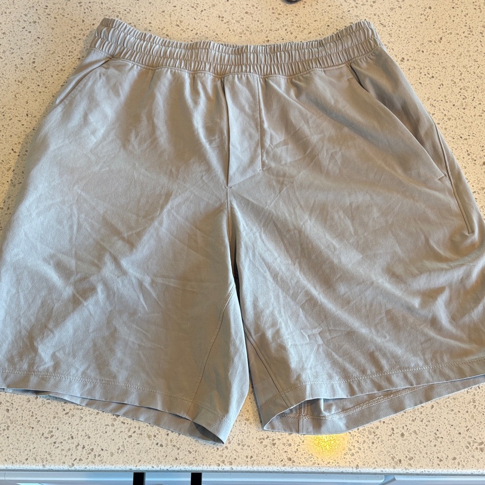 Lululemon men’s pace breaker short 7”